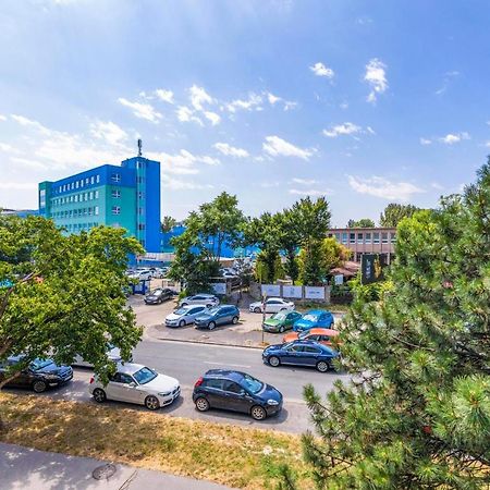 Apartment 20 Minutes From City Center W Netflix, Coffee Or Tea & Parking ブラチスラヴァ エクステリア 写真